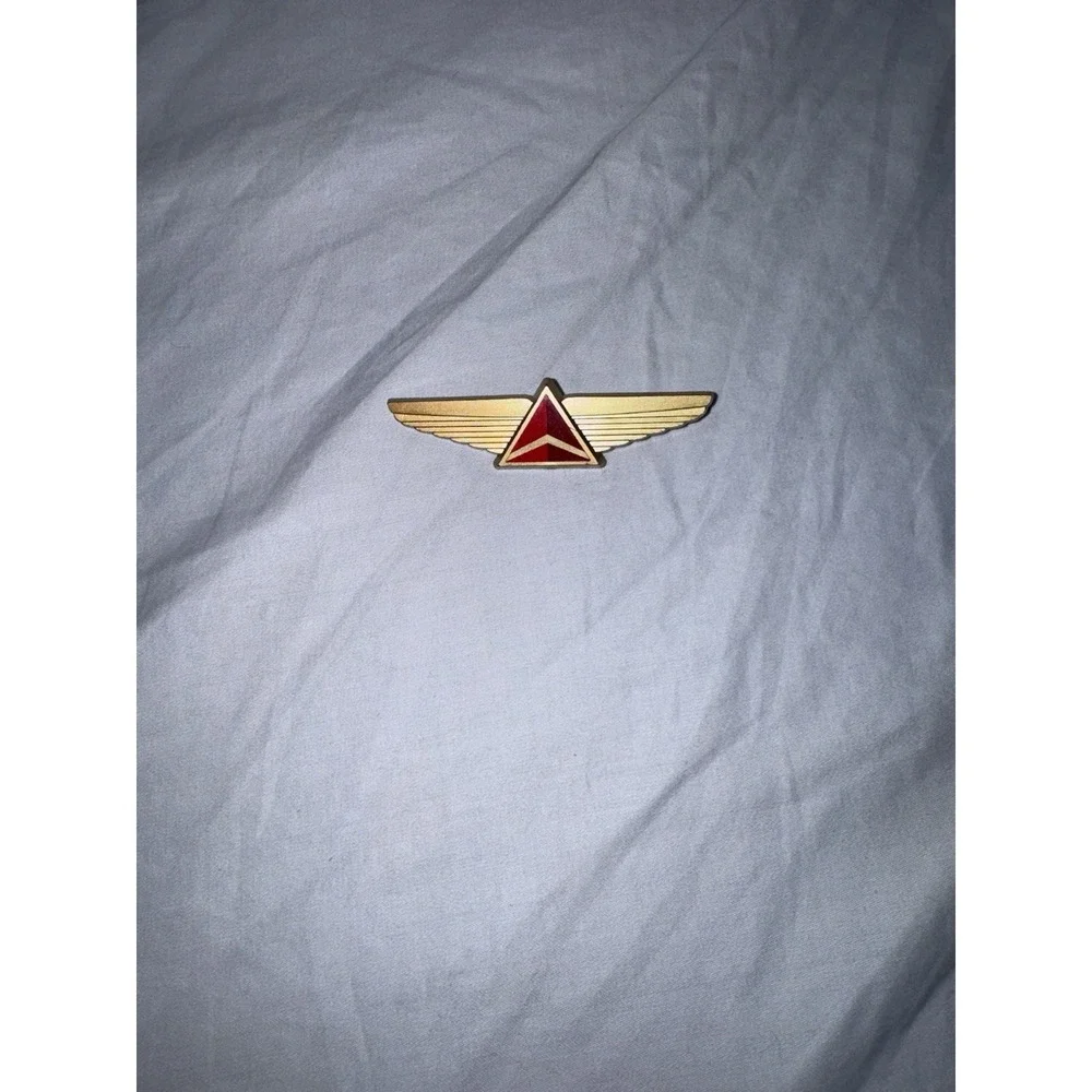 Vintage Delta Airlines Junior Pilot Wings Pin Plastic Badge Aviation Memorabilia